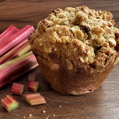 Strawberry Rhubarb Crisp Muffin 