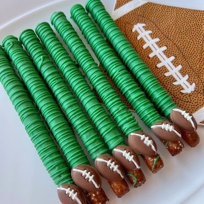Football Chocolate Covered Pretzels 💚🏈