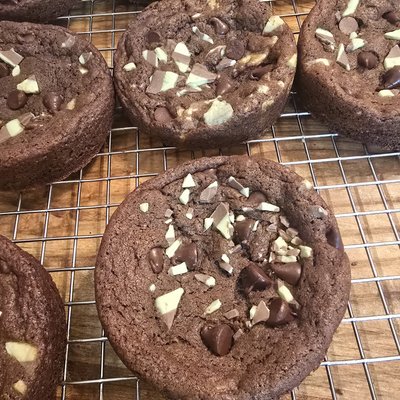Jumbo Gourmet Chocolate Chip Mint Cookies