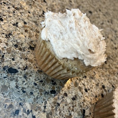 Chai cupcakes, sourdough with  frosting 6pack