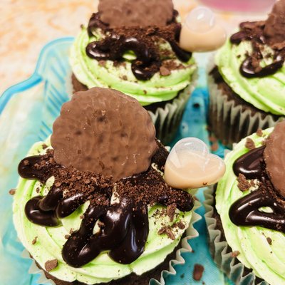 Jumbo Size Signature Cupcakes Half Dozen No Decorations  (One Flavor Per dozen)