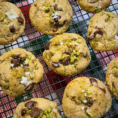 (12ct.- Large) Pistachio Dark Chocolate Chip Cookies