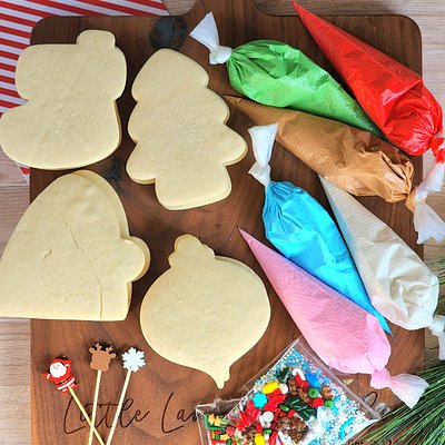 Santa's Things DIY Kit (8 Cookies)