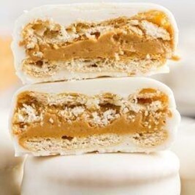 Ritz Crackers With Peanut Butter Dipped In White Chocolate 