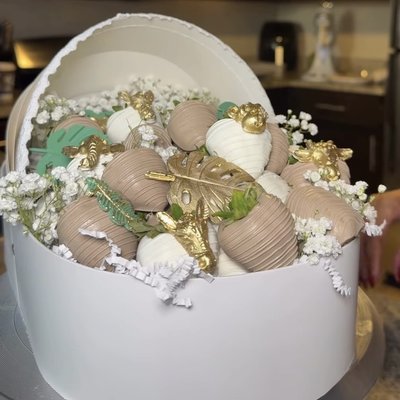 Chocolate Covered Strawberry Bassinet