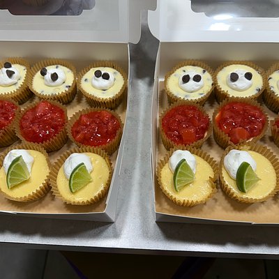 GF Mini Cheesecakes w/Topping