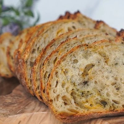 Italian Herb And Cheddar Loaf 