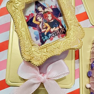 THEMED CAKESICLES (6)