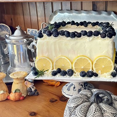 Lemon Cake With Blueberry Filling 