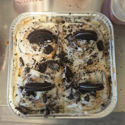 Cookies N Cream Cinnamom Rolls