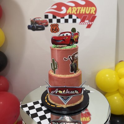 🎂 Custom Tiered Cakes  