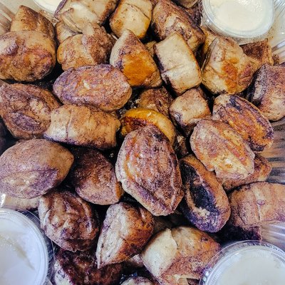 Cinnamon & Sugar Pretzel Bites With Sweet Vanilla Dipping Sauce