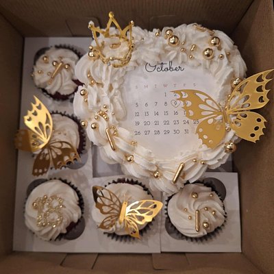 Cake Bento Box With 5 Cupcakes 