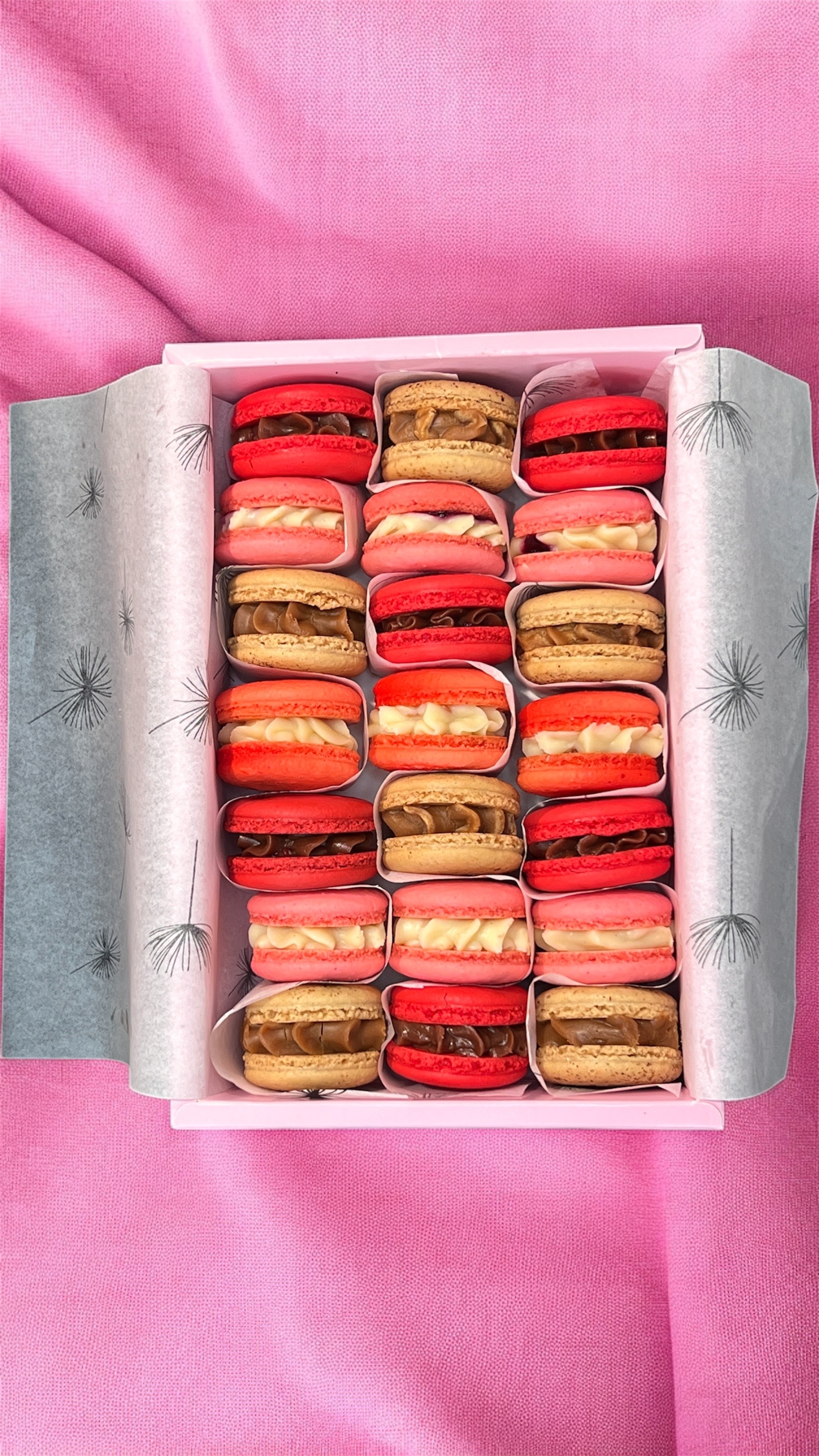 French almond macaroons gift box 21 pcs -variety of imported flavors