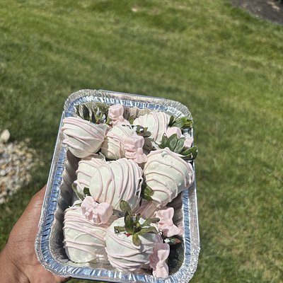 A Dozen Chocolate Covered Strawberries 🍓 