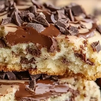Gooey Reese’s Cheesecake Cookies