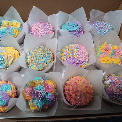 12 Cupcakes And A 6" 2 Layered Cake Bundle