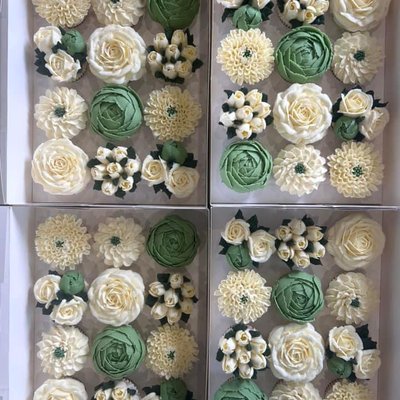 12 Cupcakes Box 