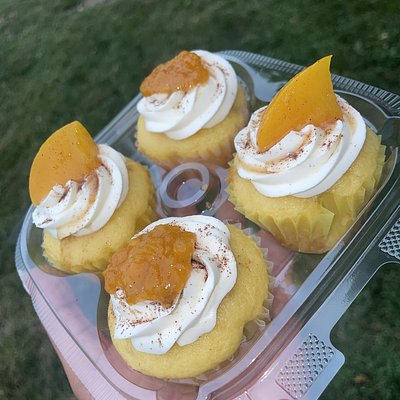 Peach Cobbler Cupcakes 