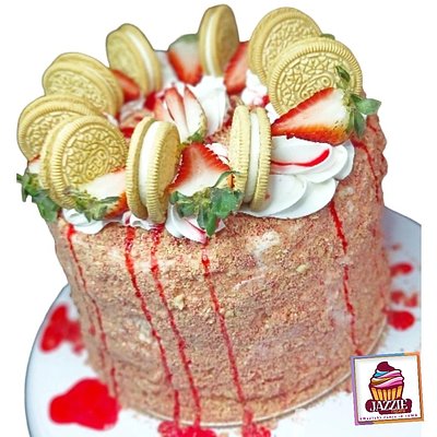 Strawberry Crunch Cheesecake Cake