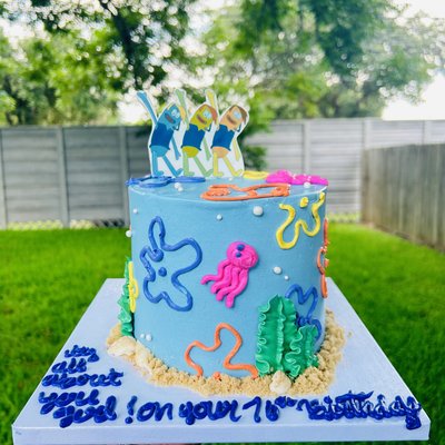 6 Inch Circle Cake (tall)