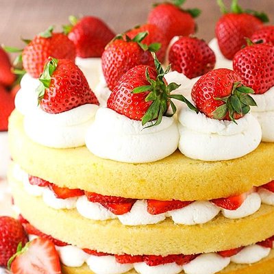 Strawberry Shortcake (10 Inch Round)