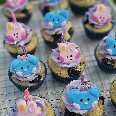 Custom Cupcakes 