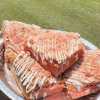 Strawberry Crunch Brownies 