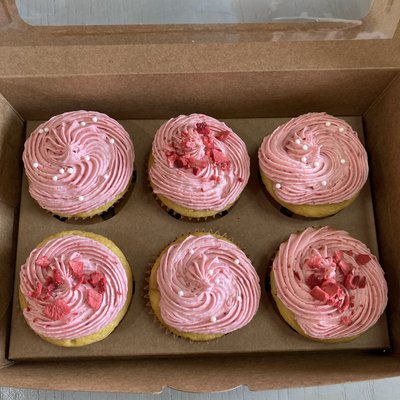 Vanilla Cupcakes With Strawberry Cream Cheese Frosting
