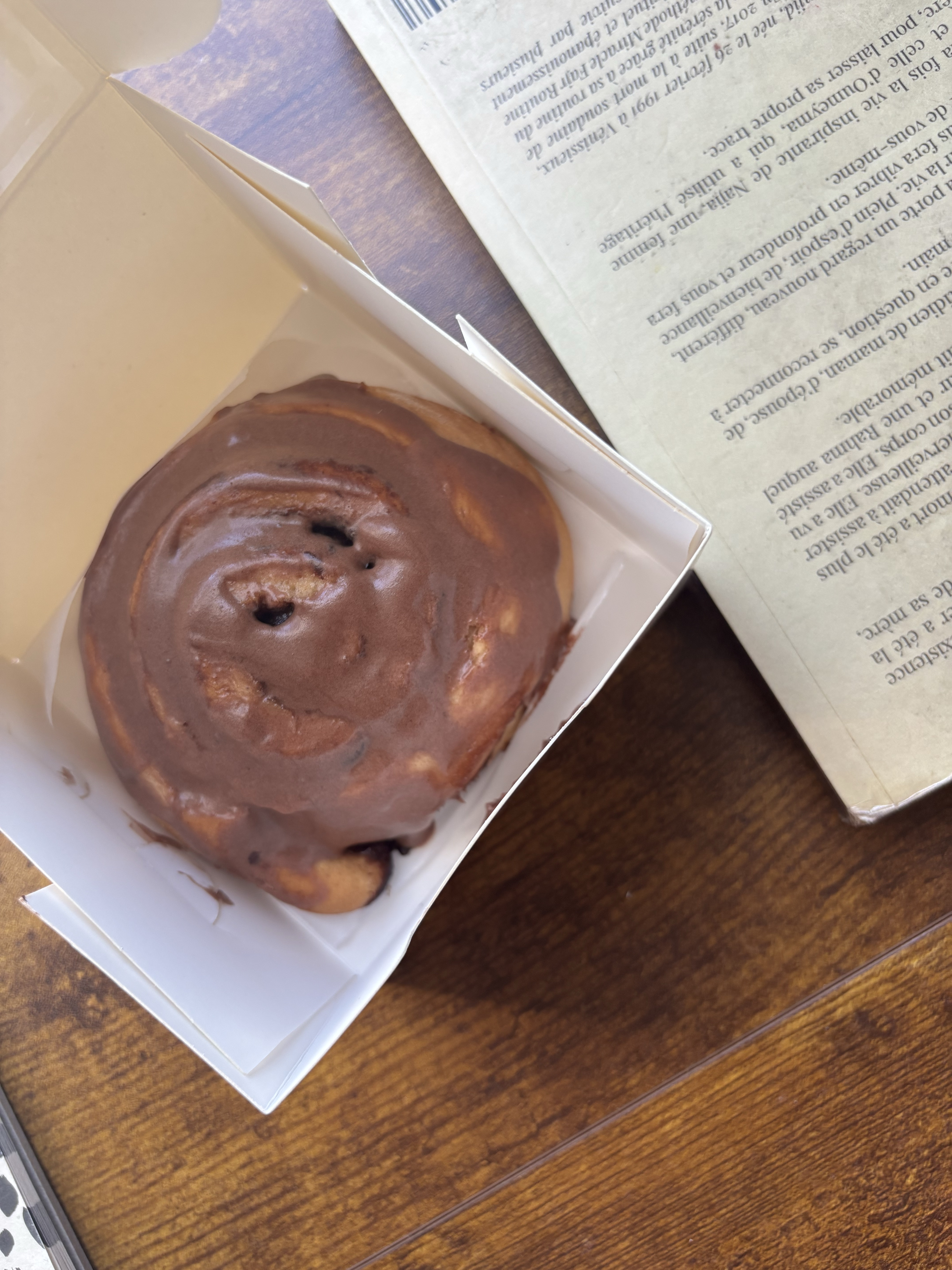 Original Cinnamon Roll W/ Chocolate Topping 
