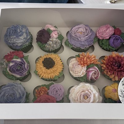 Cupcakes (bakery box)