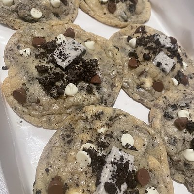 Cheesecake Stuffed Cookies And Cream Cookies 