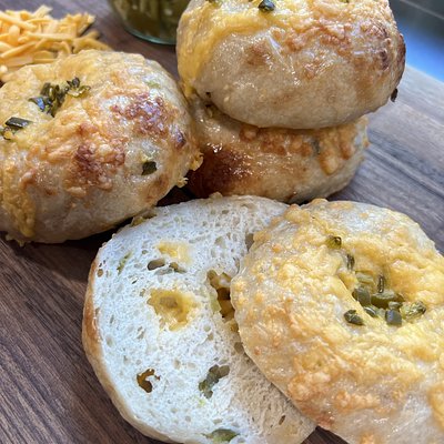 Sourdough Jalapeño Cheddar Bagels (4 Pack)