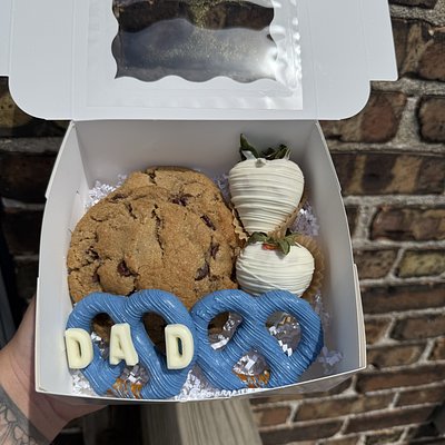 Treat Box 👔