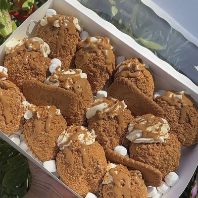Cheesecake Stuffed Biscoff Berries (12 Count) 