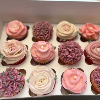 Luxury Floral Cupcakes 