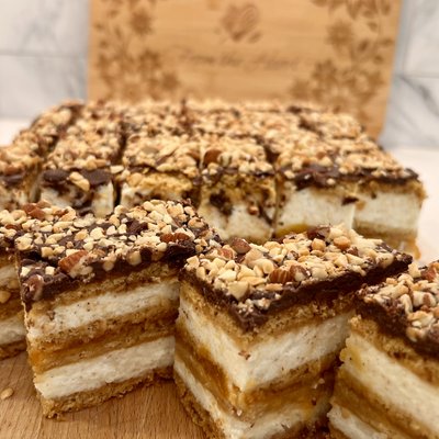 Honey cream slice - Mézes krémes