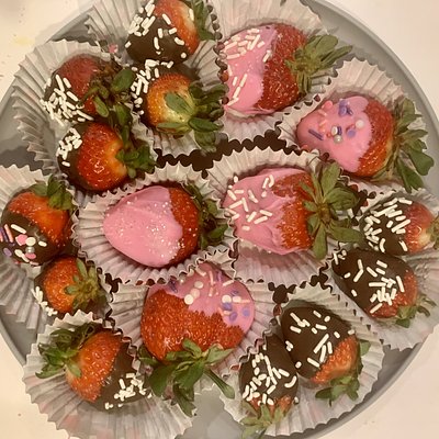 Strawberries - Dipped Strawberries  1/2 Dozen 