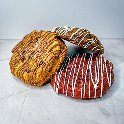 (6) Half A Dozen Gourmet Cookies