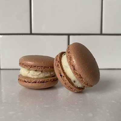 Toffee Caramel Macaron
