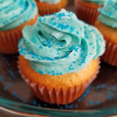 12 Basic Cupcakes