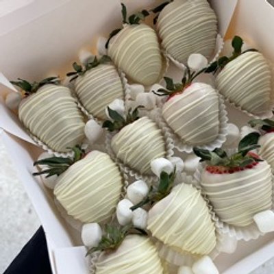 Classic Chocolate Covered Strawberries (12)
