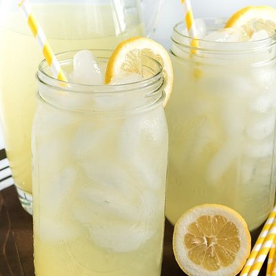 Home Made Lemonade With Free 32oz Tumbler.