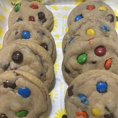 M&M Cookies - 8 Pack
