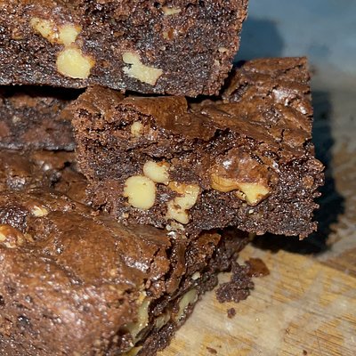 8 Walnut Chocolate Chip Brownies 