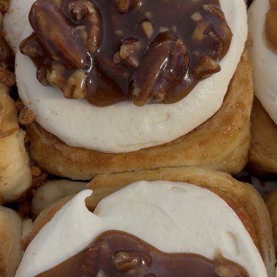Caramel Pecan (4 Rolls) 