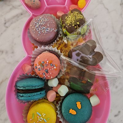 Easter Bunny, Big with 8 treats $20