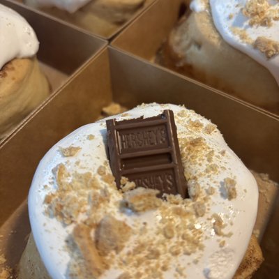 S’mores Cinnamon Rolls (4 Count)