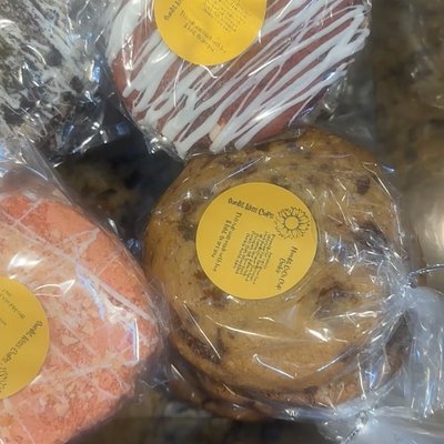 Grandma’s Velvet Kisses Loaded Cookies 2pk