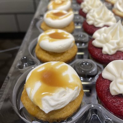 Mini Caramel Cupcakes 